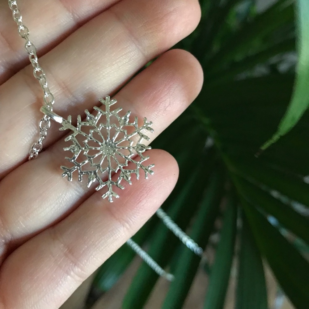 Silver Bling Snowflake Necklace - Picture 4 of 6